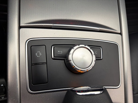 Mercedes-Benz E220 24 of 30