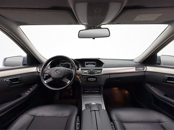 Mercedes-Benz E220 19 of 30