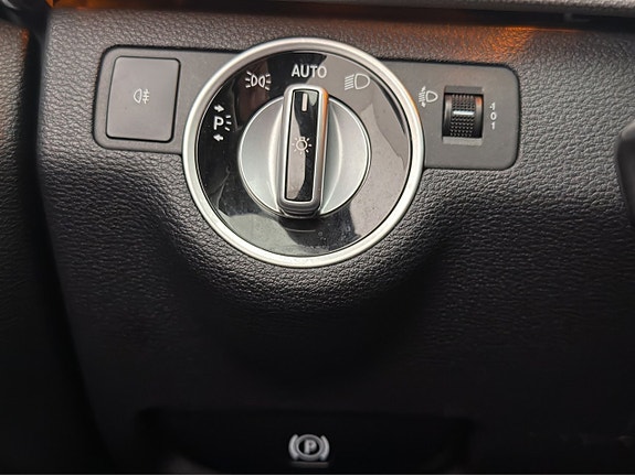 Mercedes-Benz E220 13 of 30