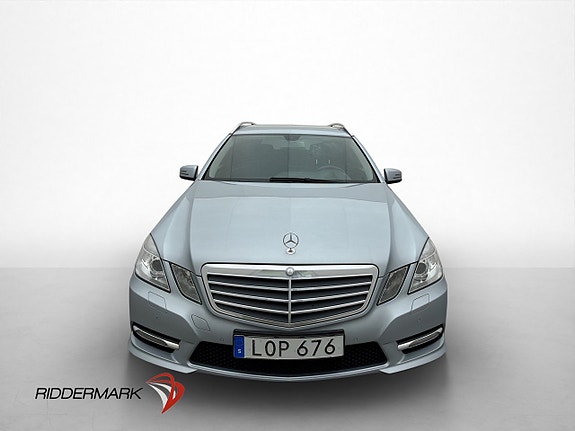Mercedes-Benz E220 2 of 30