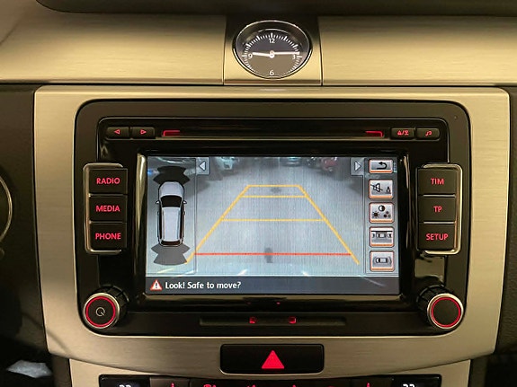 Volkswagen Passat Alltrack 21 of 25