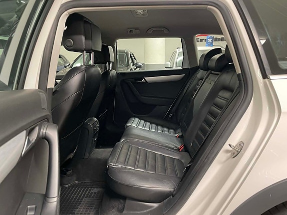 Volkswagen Passat Alltrack 12 of 25