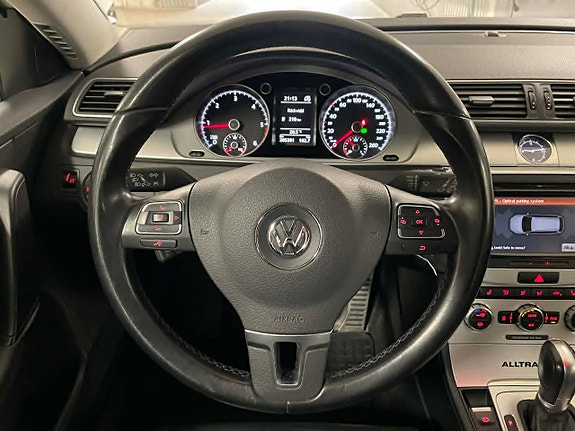Volkswagen Passat Alltrack 18 of 25