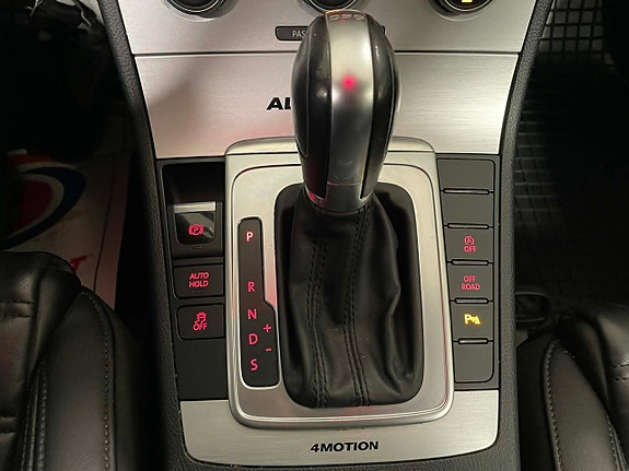 Volkswagen Passat Alltrack 23 of 25