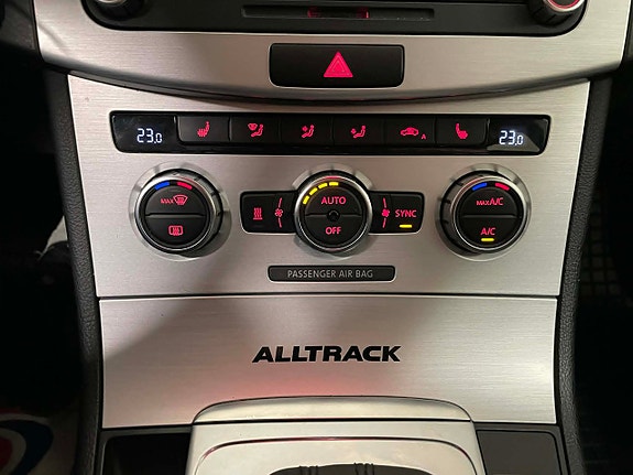 Volkswagen Passat Alltrack 22 of 25