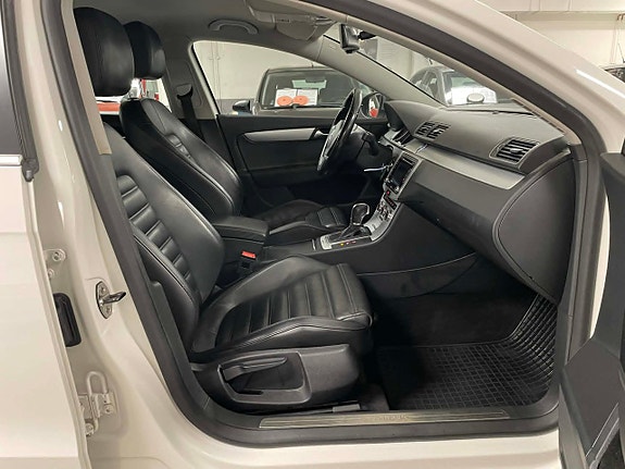 Volkswagen Passat Alltrack 14 of 25