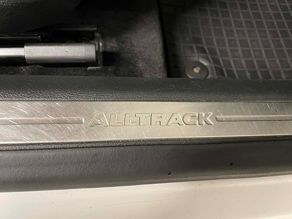 Volkswagen Passat Alltrack 16 of 25