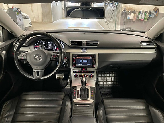 Volkswagen Passat Alltrack 17 of 25