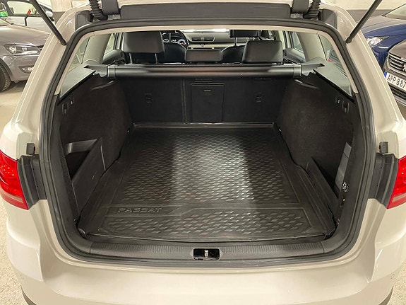 Volkswagen Passat Alltrack 9 of 25