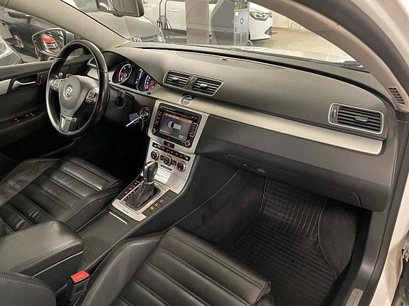 Volkswagen Passat Alltrack 13 of 25