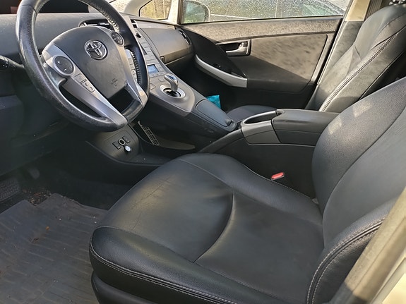Toyota Prius Plug-in Hybrid 5 of 5