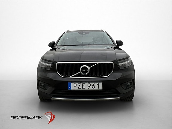 Volvo XC40 2 of 5