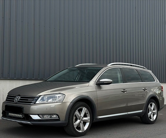 Volkswagen Passat Alltrack 3 of 5