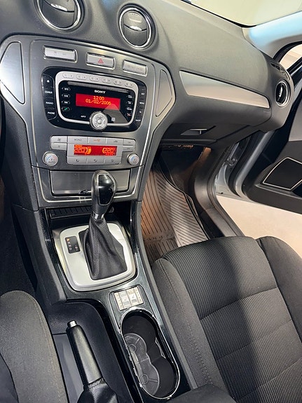 Ford Mondeo 12 of 19