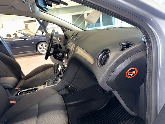Ford Mondeo 14 of 19