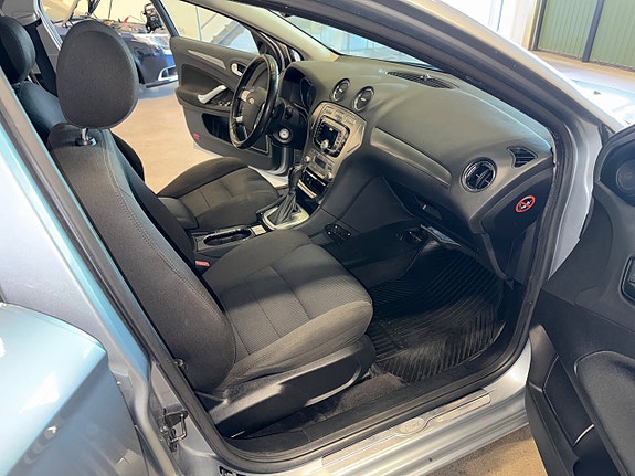 Ford Mondeo 13 of 19