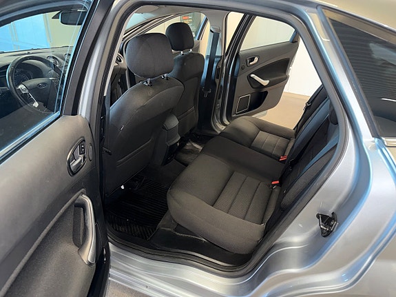 Ford Mondeo 16 of 19