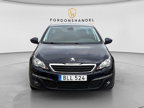 Peugeot 308 SW 2 of 5