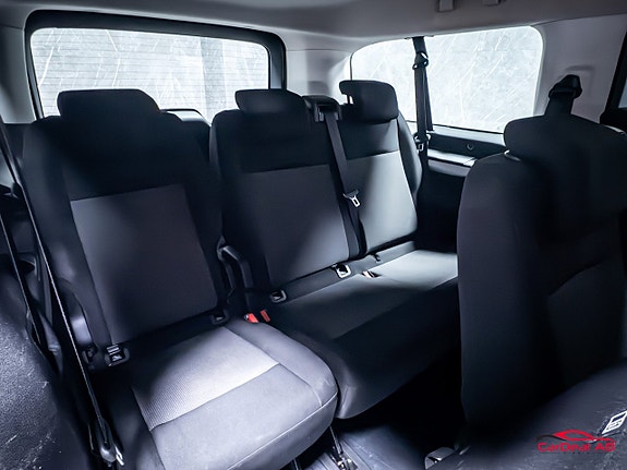 Peugeot Traveller 17 of 29