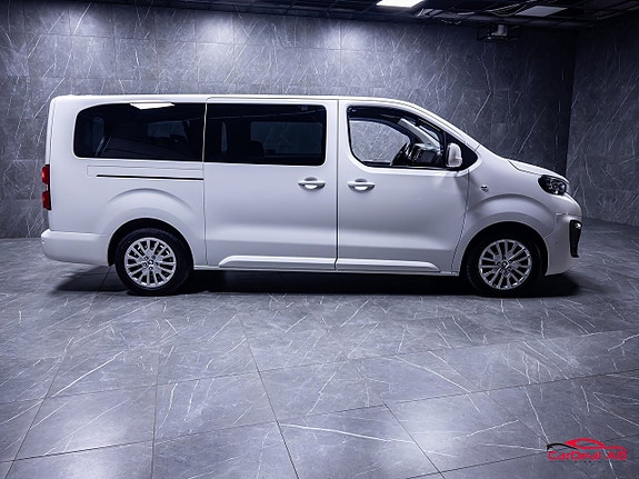 Peugeot Traveller 8 of 29