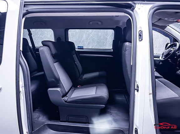 Peugeot Traveller 16 of 29