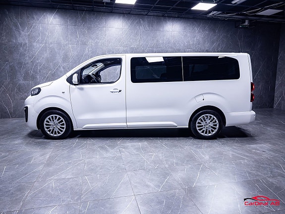 Peugeot Traveller 4 of 5