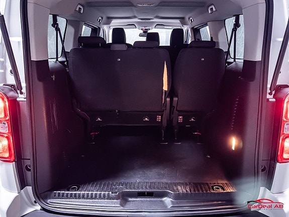 Peugeot Traveller 18 of 29