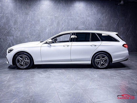 Mercedes-Benz E300 4 of 5