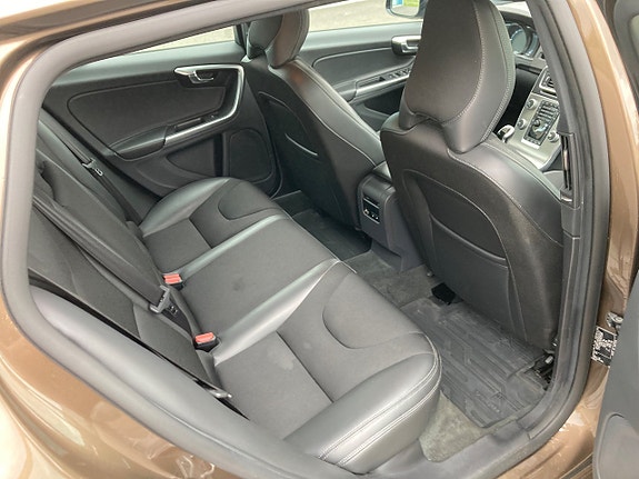Volvo V60 Cross Country 11 of 23