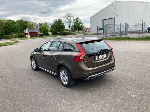 Volvo V60 Cross Country 7 of 23