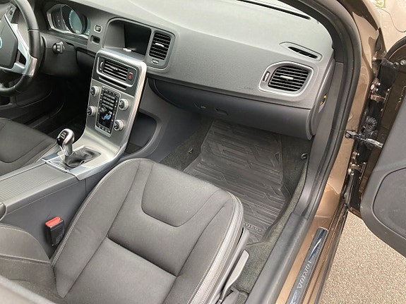 Volvo V60 Cross Country 17 of 23