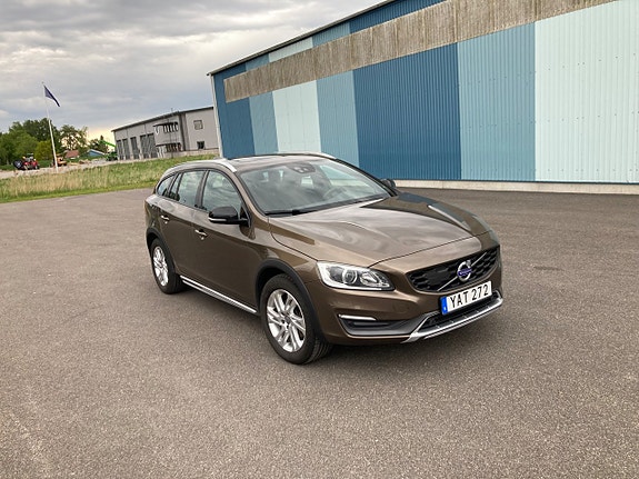 Volvo V60 Cross Country 3 of 5