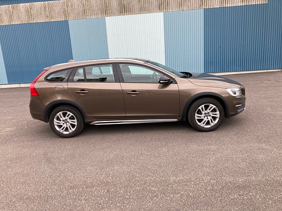 Volvo V60 Cross Country 4 of 5