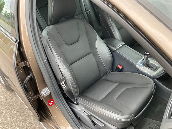Volvo V60 Cross Country 16 of 23