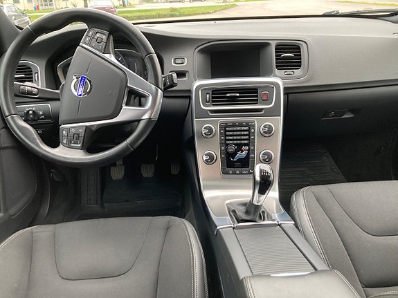 Volvo V60 Cross Country 15 of 23