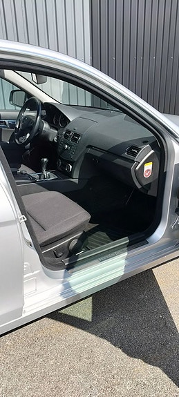 Mercedes-Benz C200 8 of 14