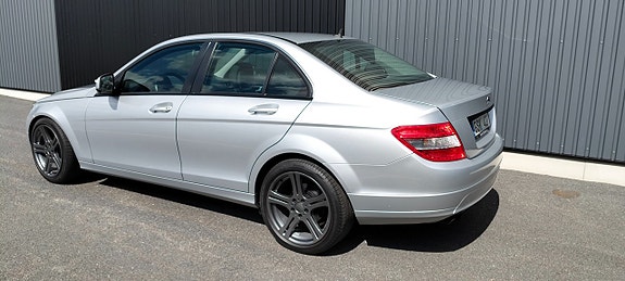 Mercedes-Benz C200 2 of 14