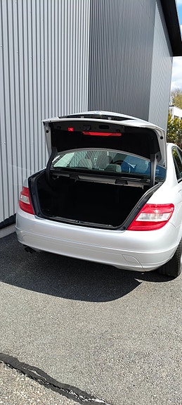 Mercedes-Benz C200 13 of 14