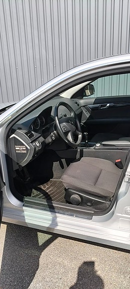 Mercedes-Benz C200 5 of 14
