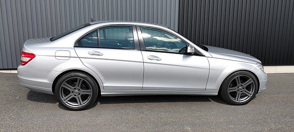 Mercedes-Benz C200 10 of 14