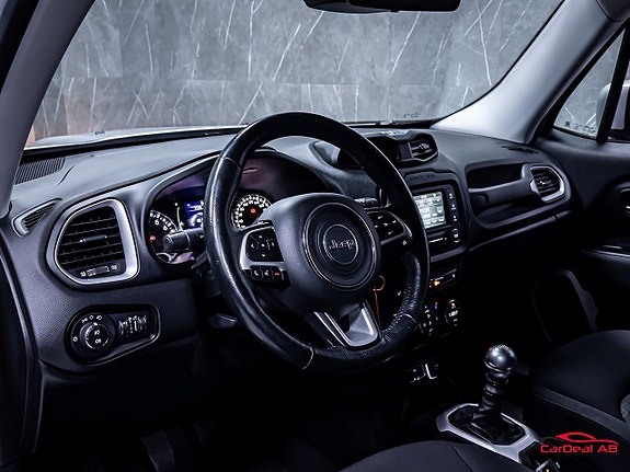 Jeep Renegade 12 of 26