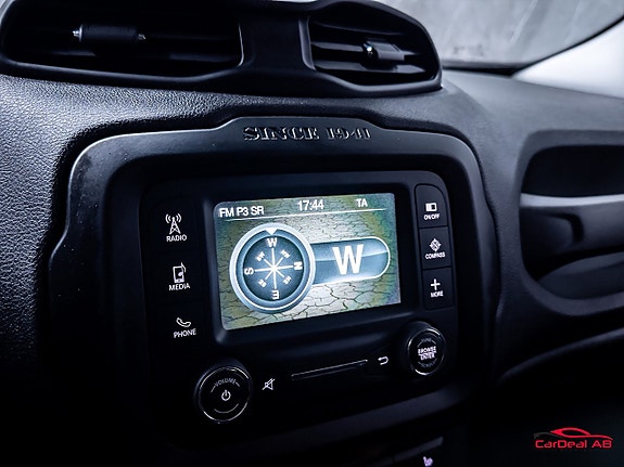 Jeep Renegade 22 of 26