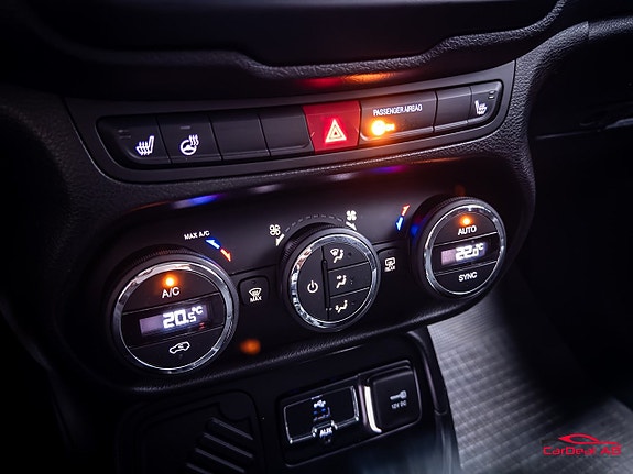Jeep Renegade 23 of 26