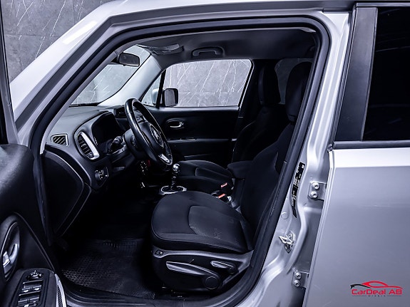 Jeep Renegade 10 of 26