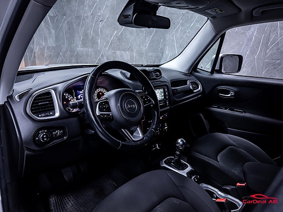 Jeep Renegade 11 of 26