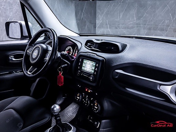 Jeep Renegade 13 of 26