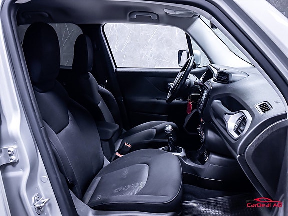 Jeep Renegade 15 of 26