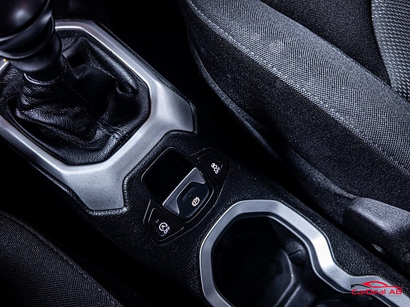 Jeep Renegade 25 of 26