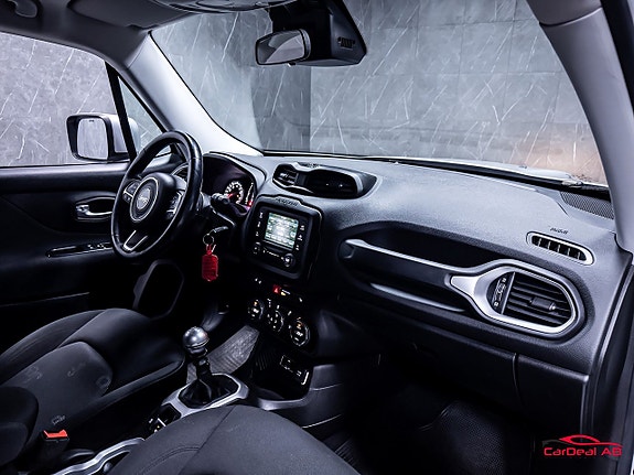 Jeep Renegade 14 of 26