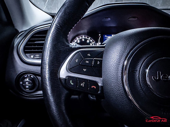 Jeep Renegade 19 of 26